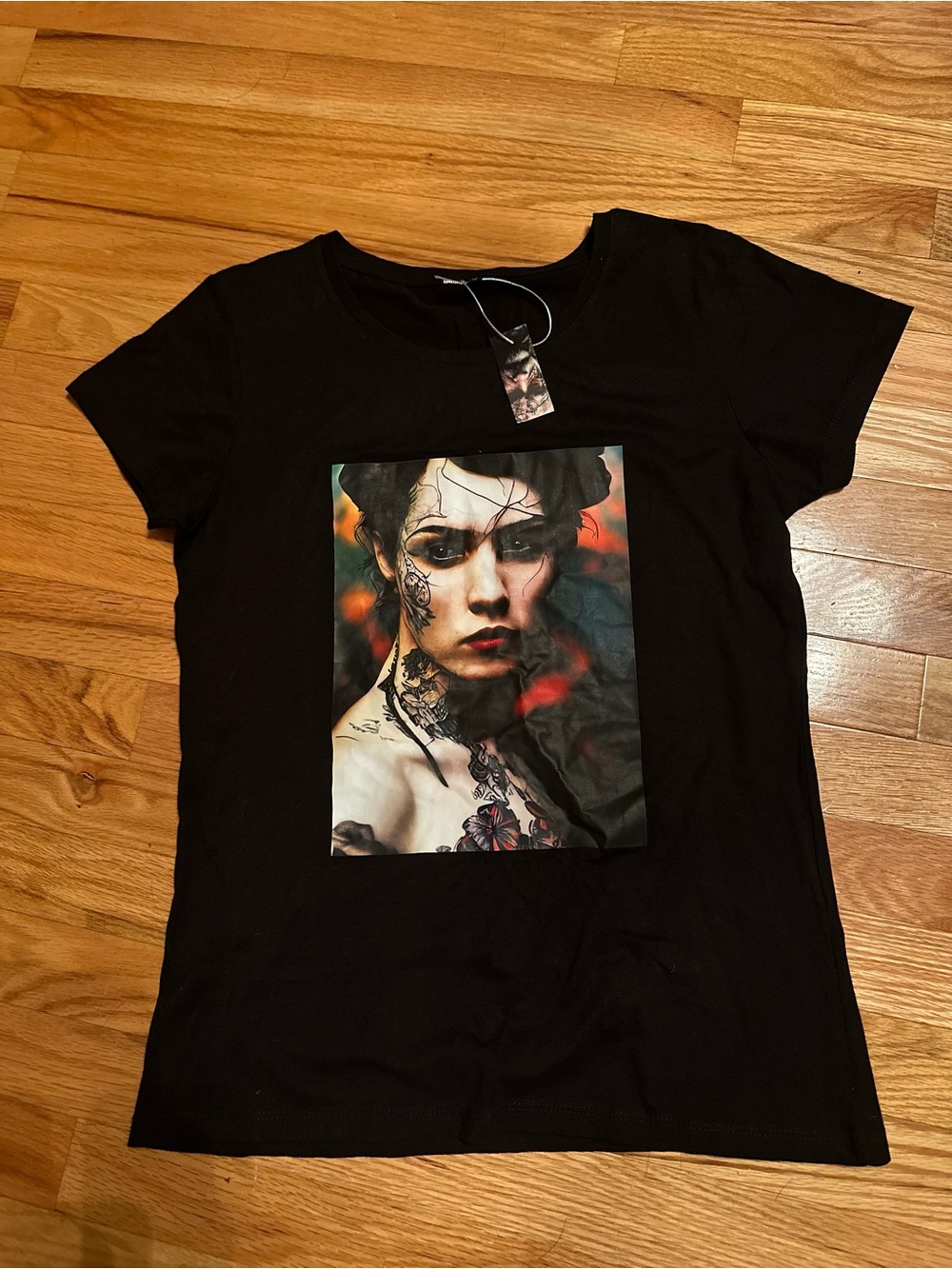 Vaadasch Editions Women’s Medium Black Tattoo Art Graphic Tee NWT